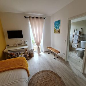 Zimmer mit Kingsize-Bett