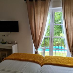 Zimmer mit Kingsize-Bett